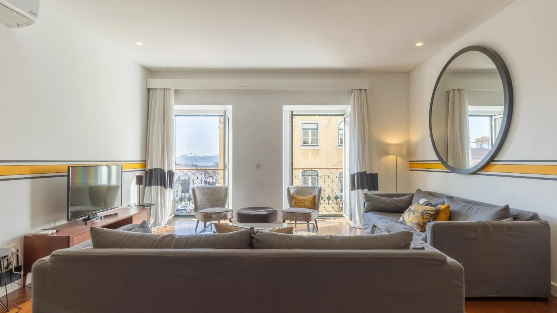 Spacious, Family Friendly 3Br & 3Wc. Ac/Heating. Lisboa شقة